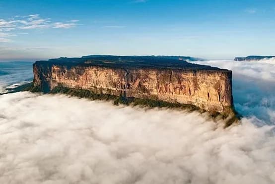 Monte Roraima, montanha de topo plano na fronteira entre Brasil, Venezuela e Guiana