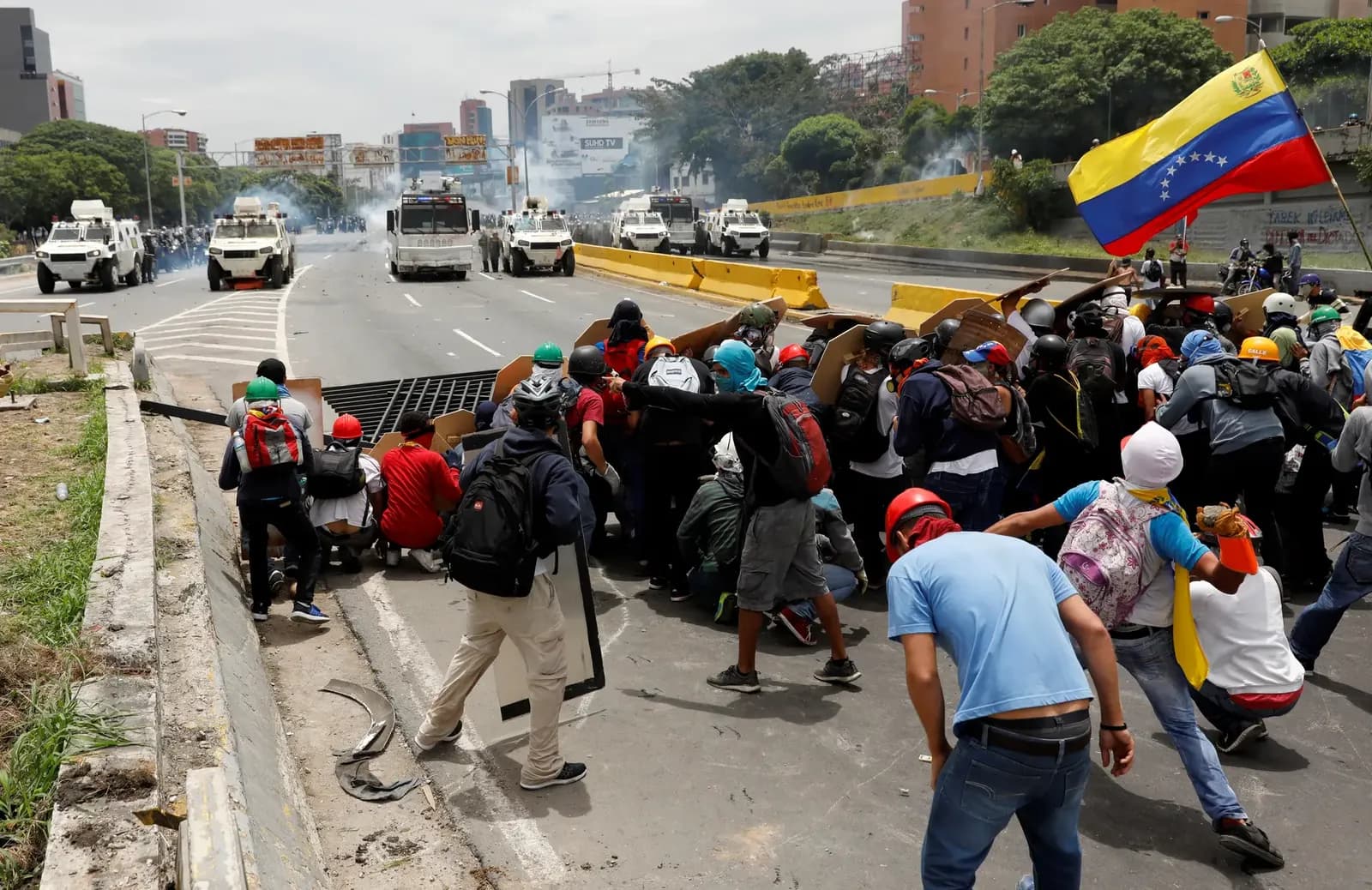 População da Venezuela se manifestando contra o governo de Nicolás Maduro