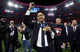 Nasser Al-Khelaïfi no desfile de comemoração do título da Champions League