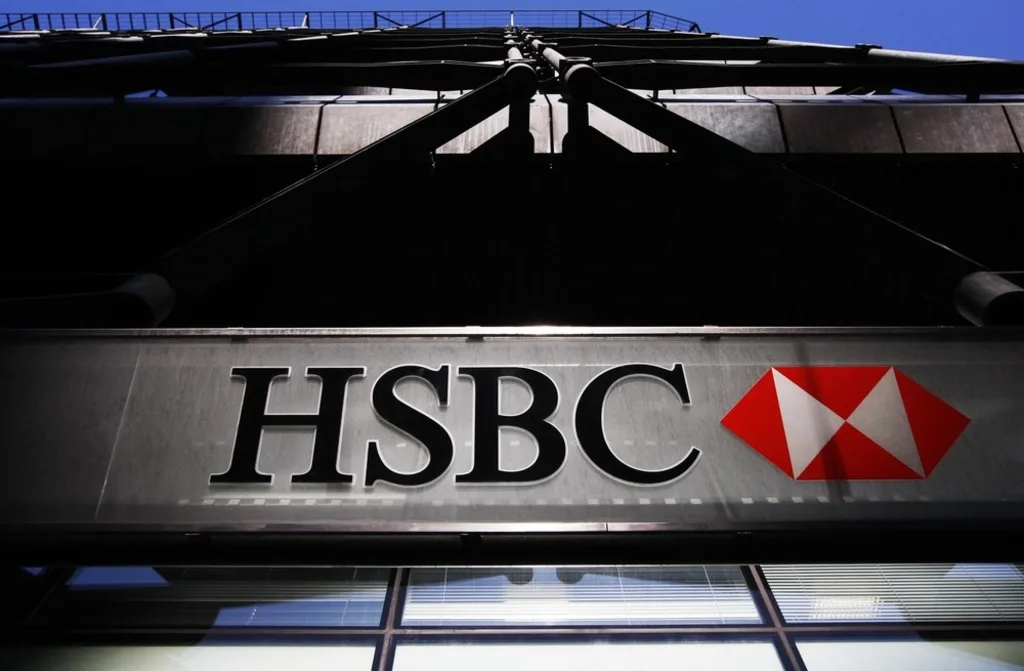 Prédio do HSBC em tom escuro, banco no centro do escândalo de lavagem