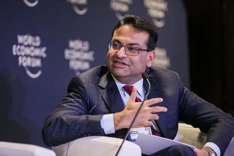 Laxman Narasimhan, CEO da Starbucks de 2022 a 2024, em meio à reinvenção estratégica da rede