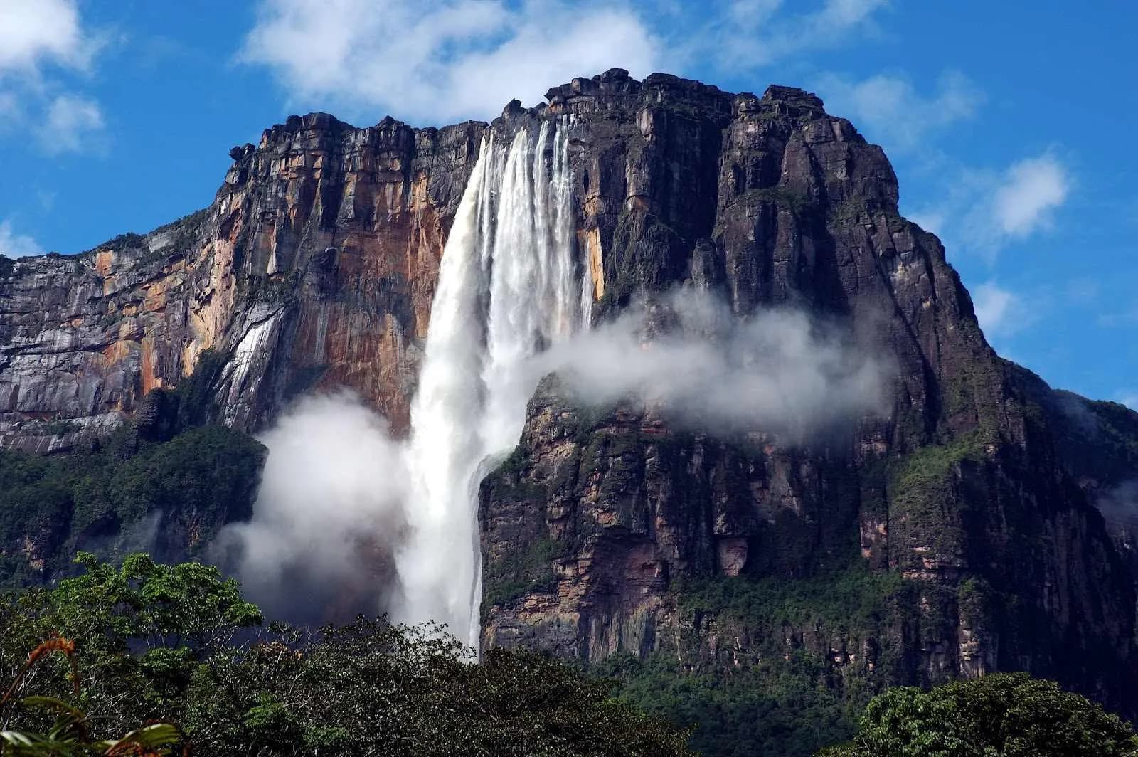 Salto Angel, na Venezuela, a cachoeira mais alta do mundo, no Parque Nacional de Canaima
