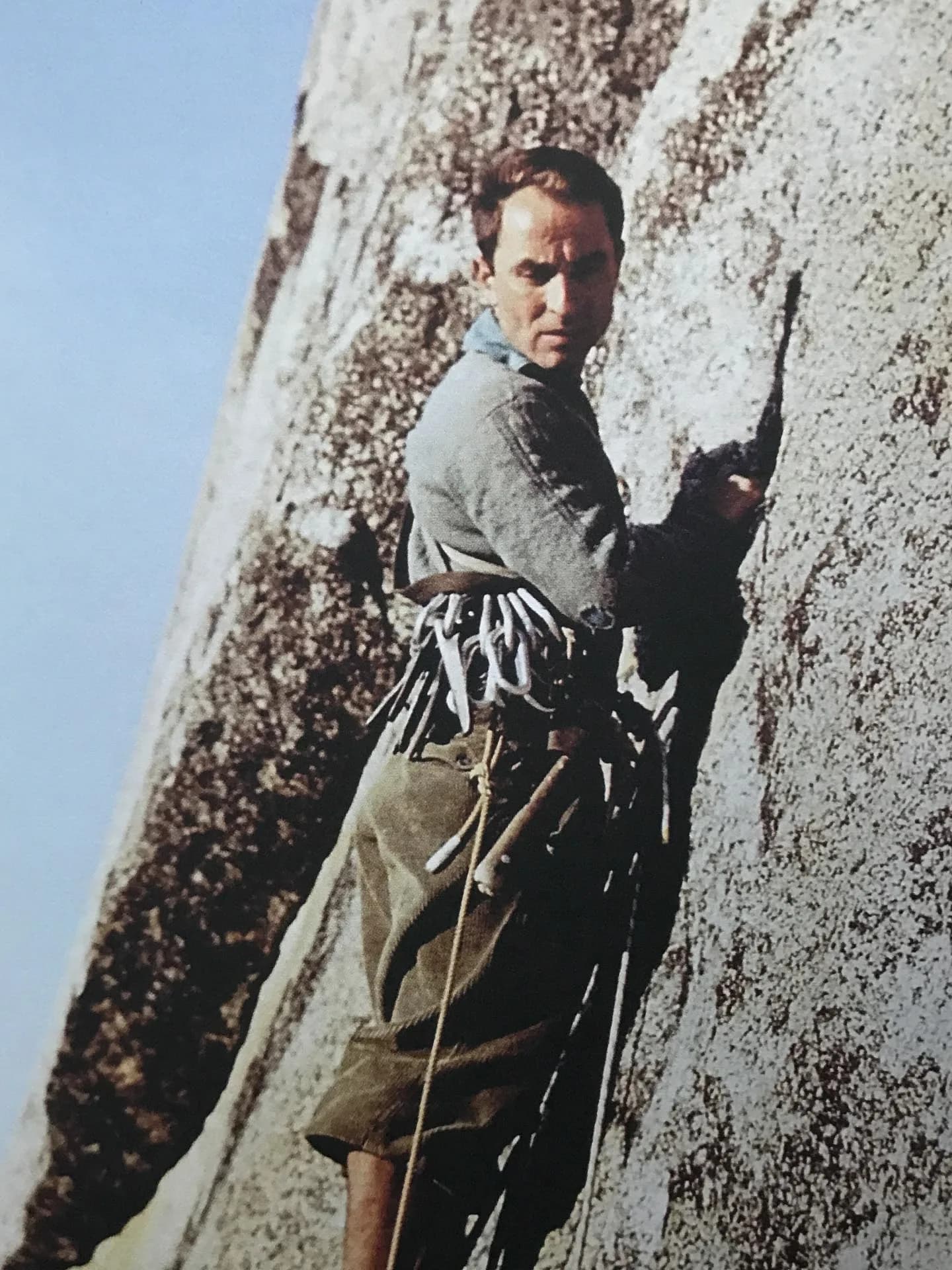 Yvon Chouinard, fundador da Patagonia, escalando