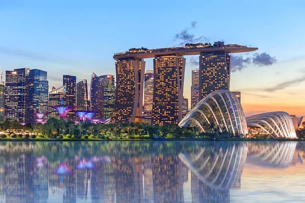 Imagem de apoio sobre a história anticorrupção de Singapura na aula de inglês