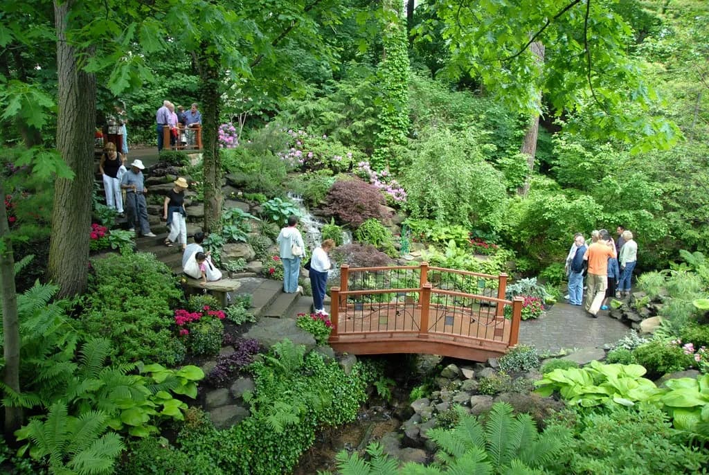 Jardim Botânico de Cleveland com estufa de plantas exóticas e borboletas