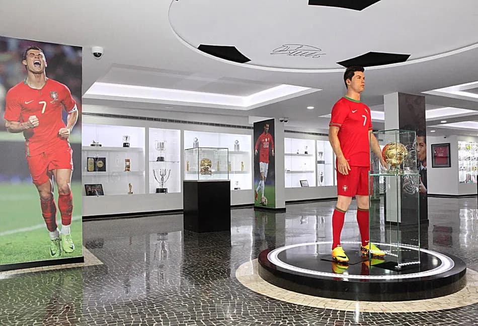 Museu dedicado à carreira de Cristiano Ronaldo na Madeira, atração que recebe milhares de turistas por ano.
