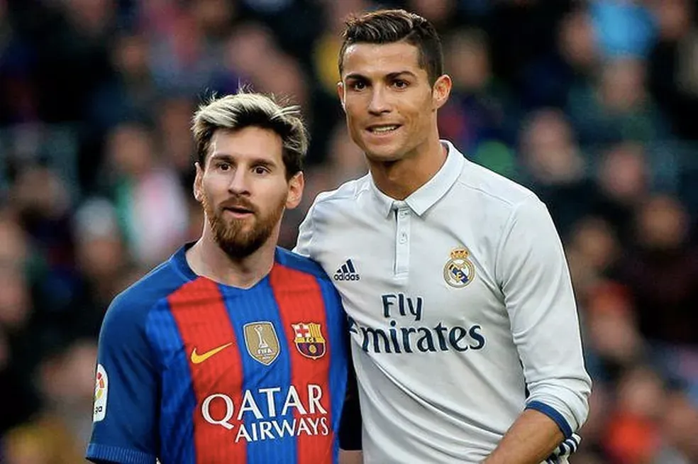 Leonel Messi e Cristiano Ronaldo jogando juntos para uma lição de inglês comparativo aprenda jogando para executivos