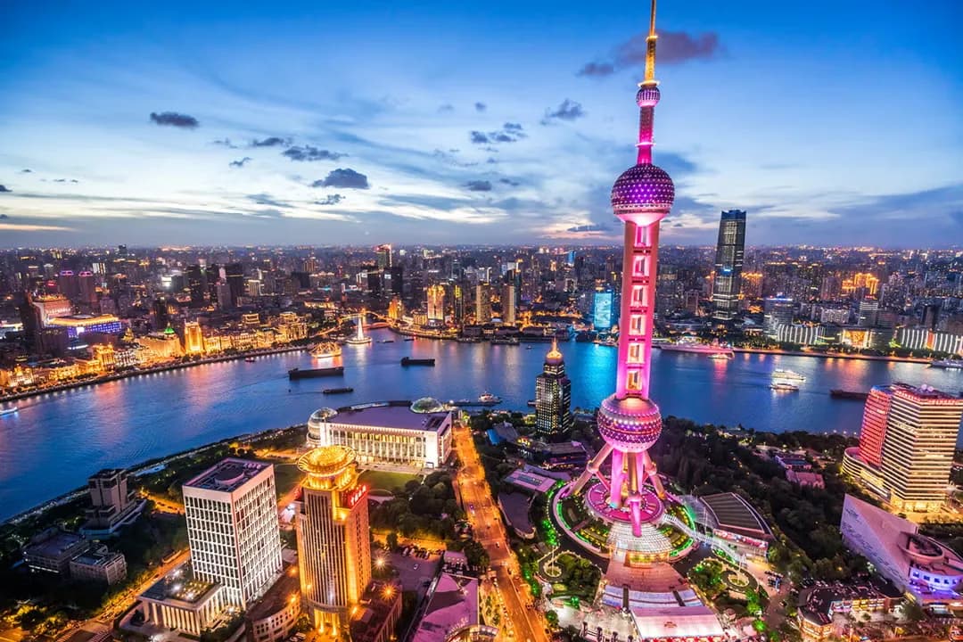 Vista da moderna cidade de Xangai, na China, com seus arranha-céus
