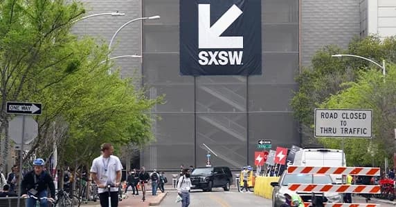 Lançamento da Uber no festival SXSW em Austin, com carros de luxo gratuitos