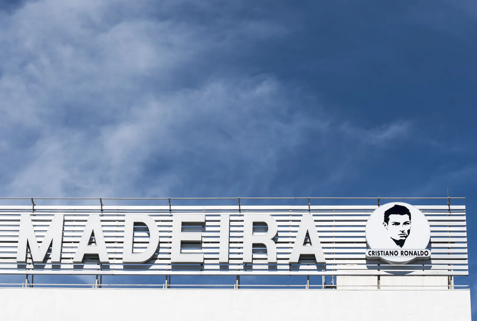 Homenagem a Cristiano Ronaldo na Ilha da Madeira, evidenciando o orgulho dos habitantes locais.