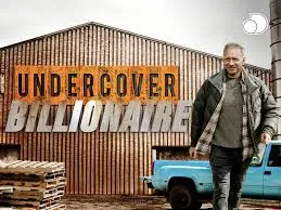 Empreendedor recomeçando do zero em uma cidade pequena, ilustrando o programa Undercover Billionaire.