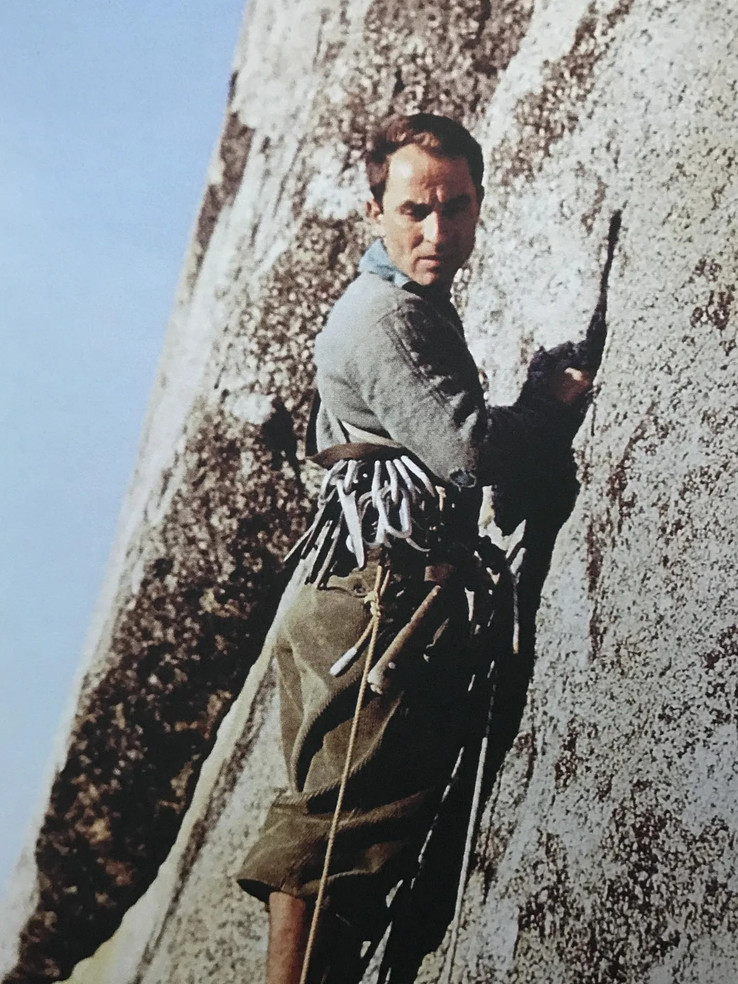 Yvon Chouinard, fundador da Patagonia, escalando