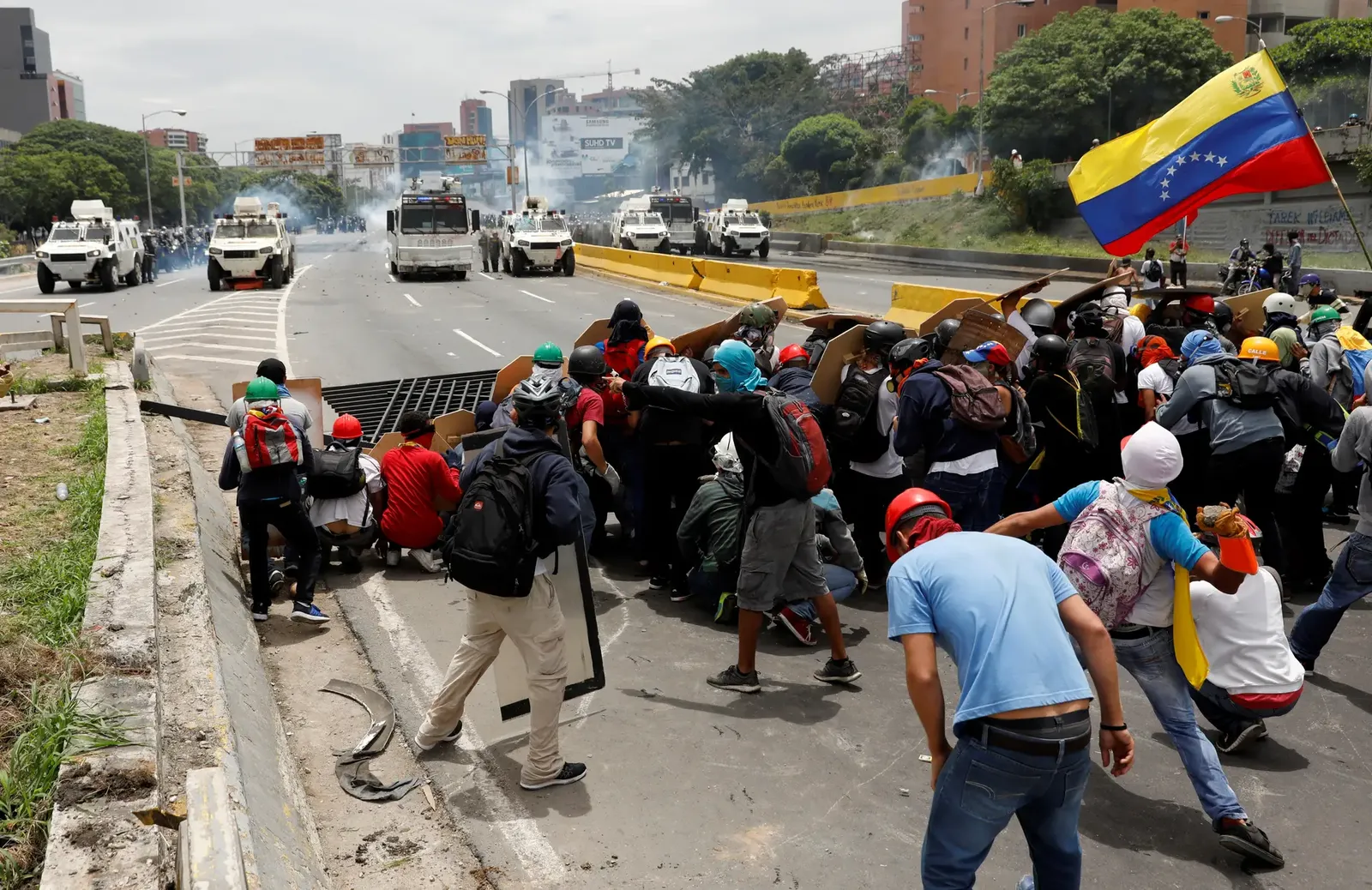 População da Venezuela se manifestando contra o governo de Nicolás Maduro