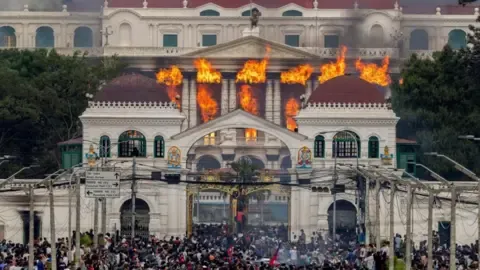 Imagem associada ao alto desemprego juvenil e à estagnação econômica que alimentaram os protestos no Nepal.