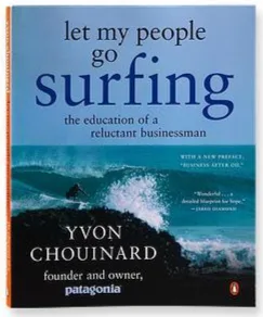 Surfista pegando onda, ilustrando o lema Let My People Go Surfing