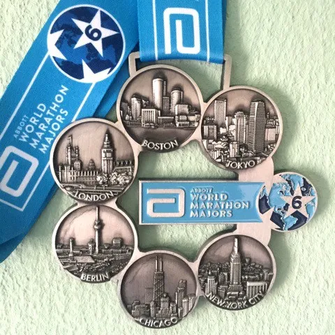 Medalha Six Star concedida a quem completa as seis maratonas majors