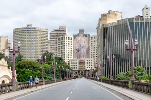 Inglês para executivos em Belo Horizonte. Aulas personalizadas em BH Sul e BH Norte: Savassi, Belvedere, Funcionários, Mangabeiras, Cidade Jardim e Buritis. Agende sua aula!