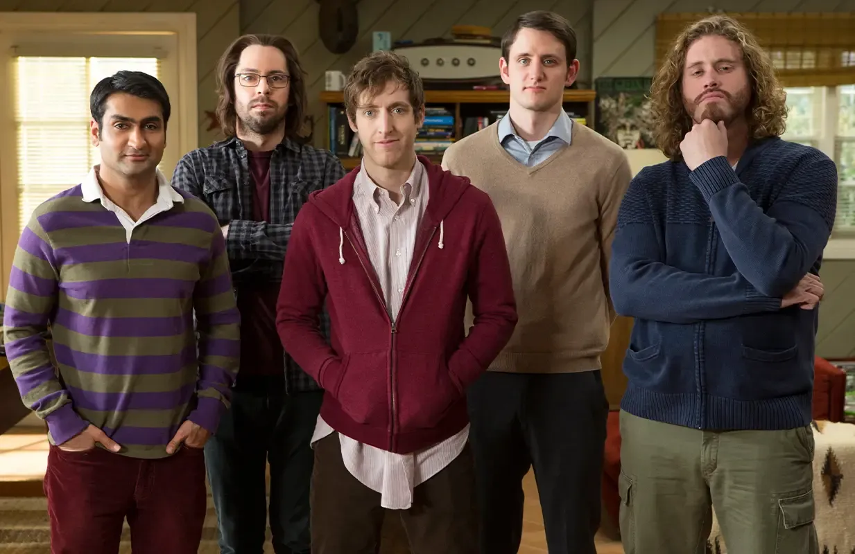 Elenco da série de tecnologia Silicon Valley reunido em uma sala
