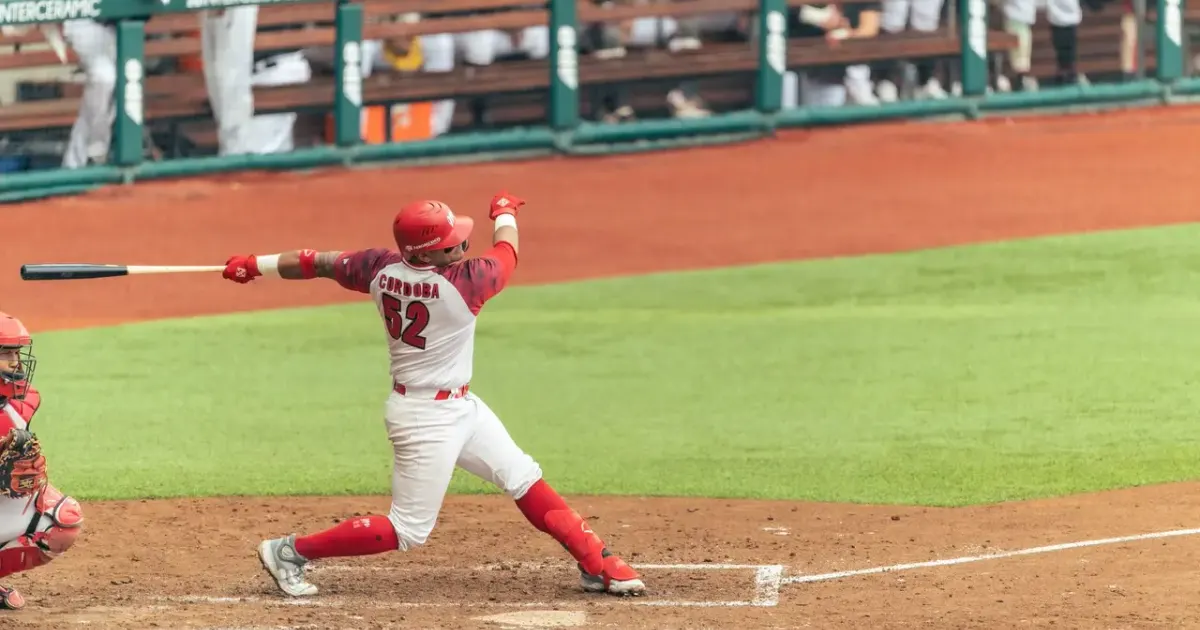 Rebatedor de beisebol no meio da tacada: touch base, ballpark e home run vêm daqui