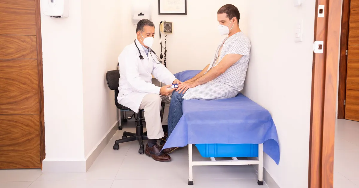 Consulta médica em um consultório, ilustrando Cálculo de IMC (BMI) em inglês: vocabulário de saúde (A1)