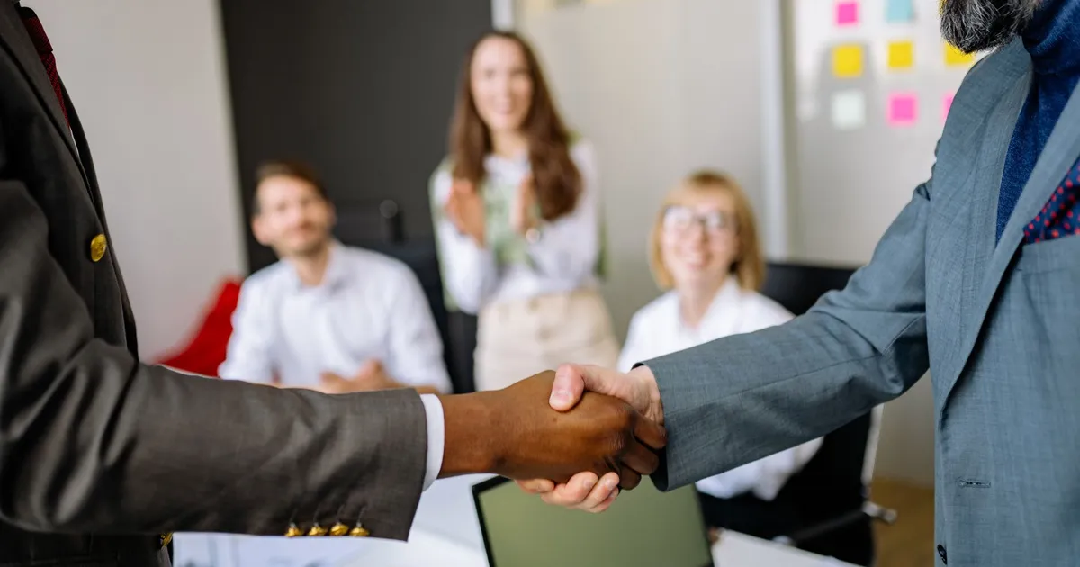 Reunião de negócios, ilustrando Negociando um Acordo Complexo: Inglês para Negociações