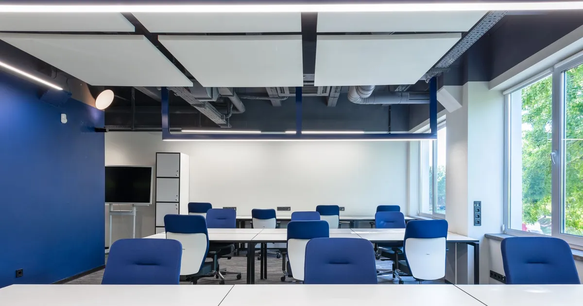 Ambiente de trabalho corporativo, ilustrando China Moderna: Desenvolvimento e População. Aula de inglês para executivos.