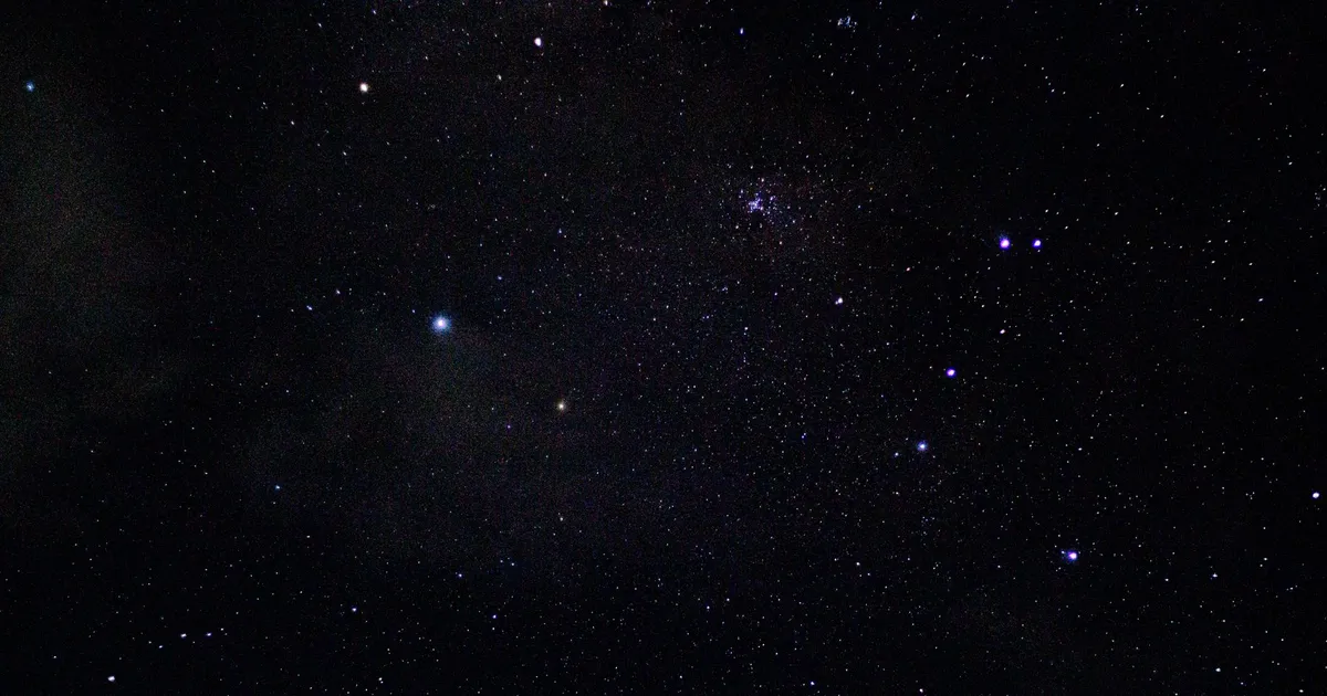 Céu noturno estrelado, ilustrando O Que o PSG Ensina sobre Estratégia: Estrelas Não Garantem Sucesso