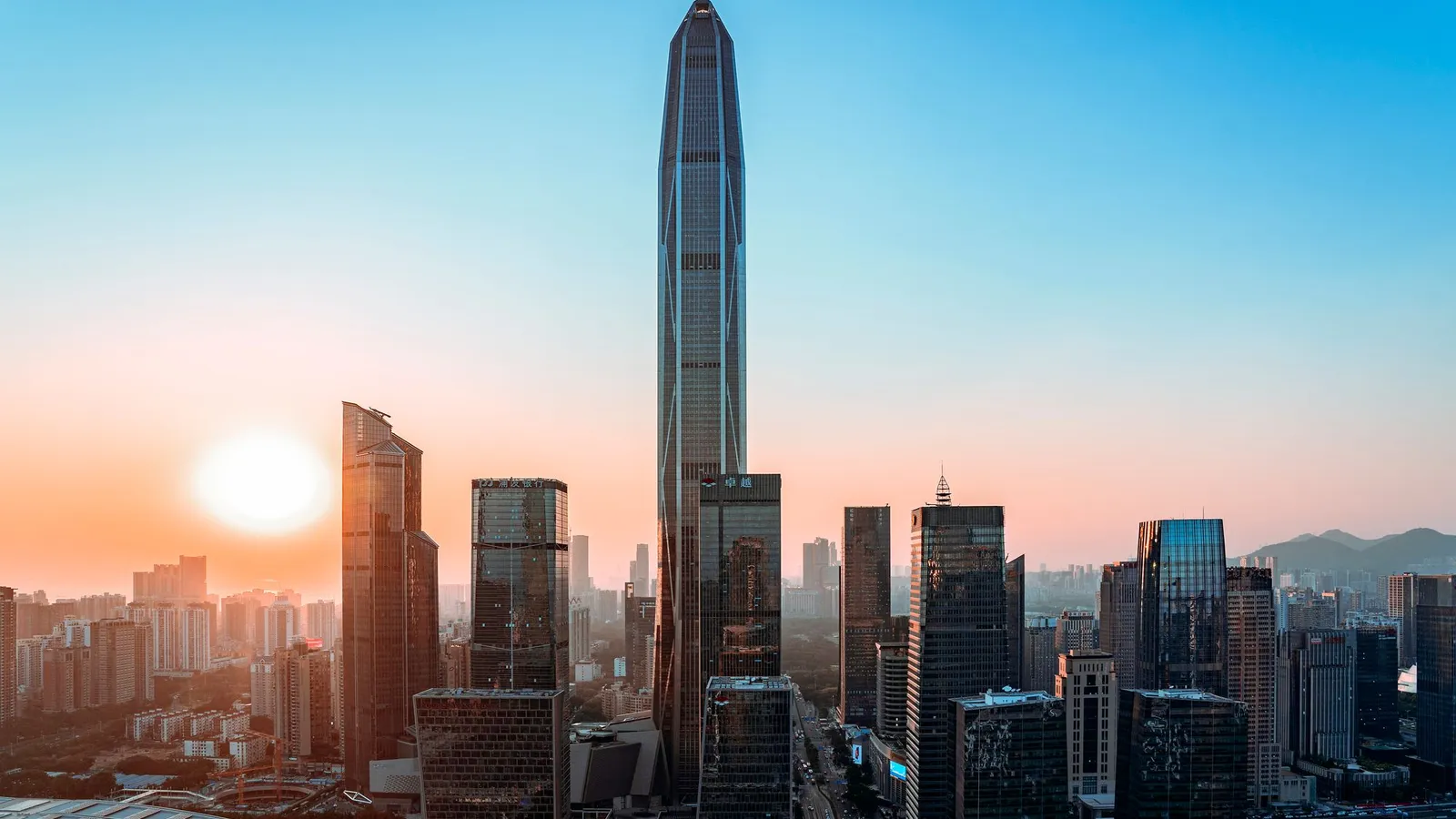 Arranha-céus de Shenzhen ao pôr do sol