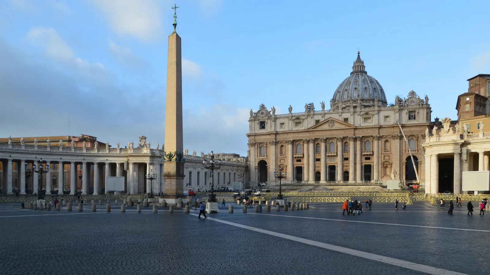 Praça de São Pedro e a basílica, no Vaticano